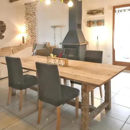 Maison Charmante A Avec Jardin Et Aire De Jeux. Holiday home Agde