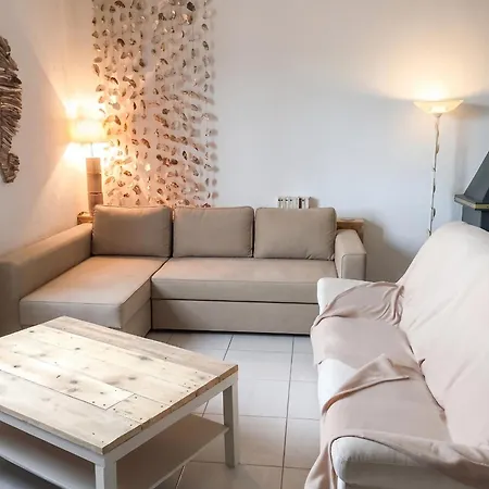 Maison Charmante A Avec Jardin Et Aire De Jeux. *