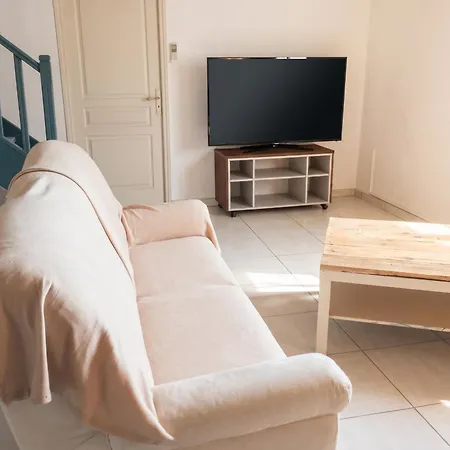Maison Charmante A Avec Jardin Et Aire De Jeux. Holiday home Agde