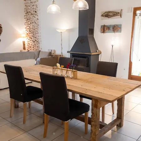 Maison Charmante A Avec Jardin Et Aire De Jeux. * Agde