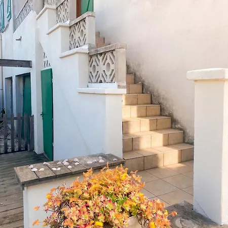 Maison Charmante A Avec Jardin Et Aire De Jeux. Holiday home