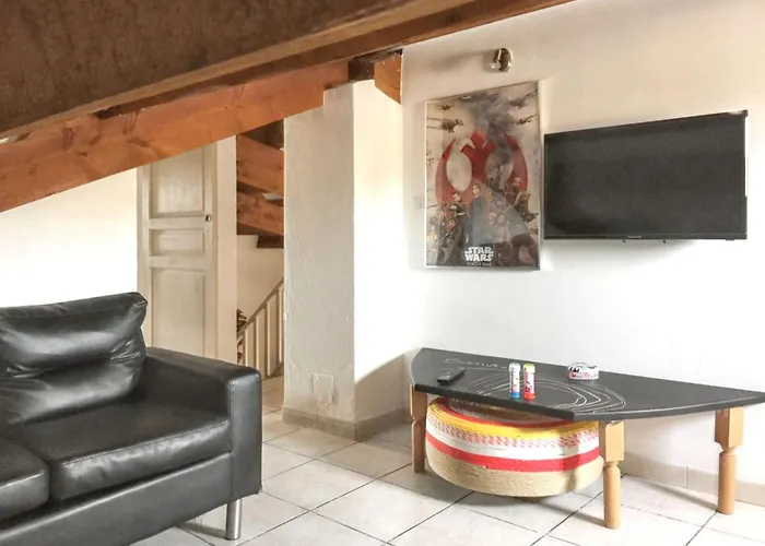 Maison Charmante A Avec Jardin Et Aire De Jeux. *