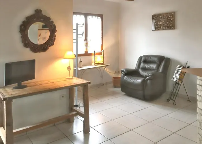 Maison Charmante A Avec Jardin Et Aire De Jeux. Agde