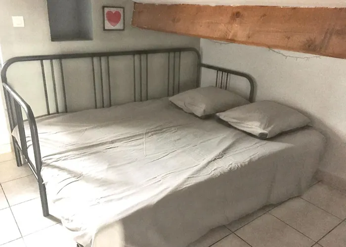 Maison Charmante A Avec Jardin Et Aire De Jeux.