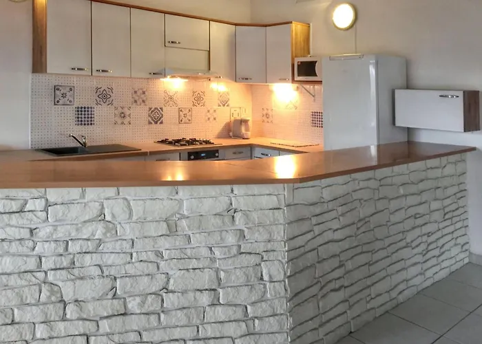 Vakantiehuis Maison Charmante A Avec Jardin Et Aire De Jeux. *